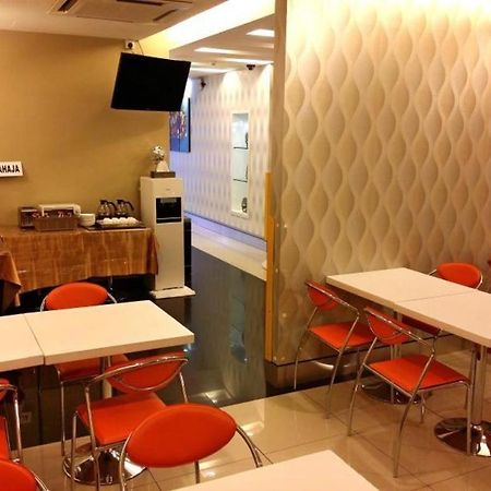 Mornington Hotel Medan איפוה מראה חיצוני תמונה