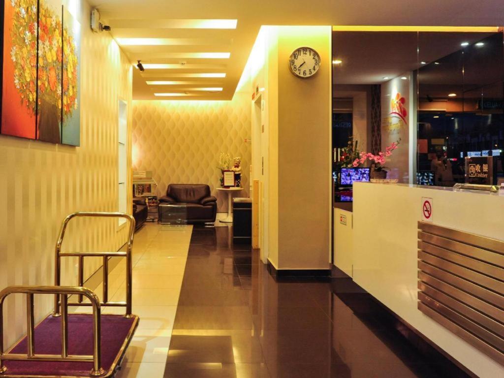 Mornington Hotel Medan איפוה מראה חיצוני תמונה